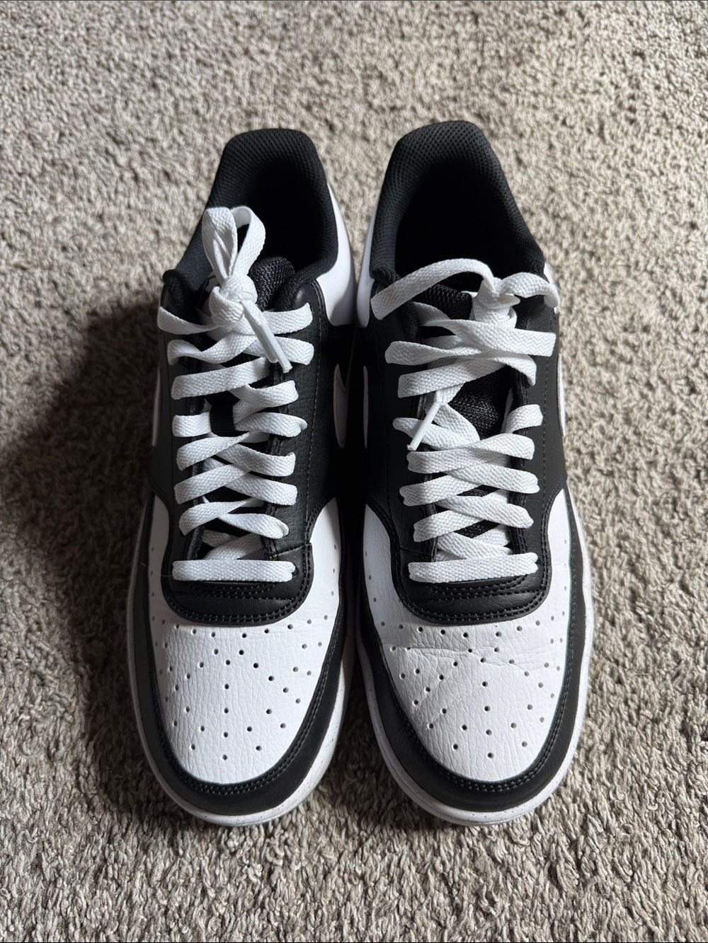 Nike Men's Black and White Low-Top Sneakers